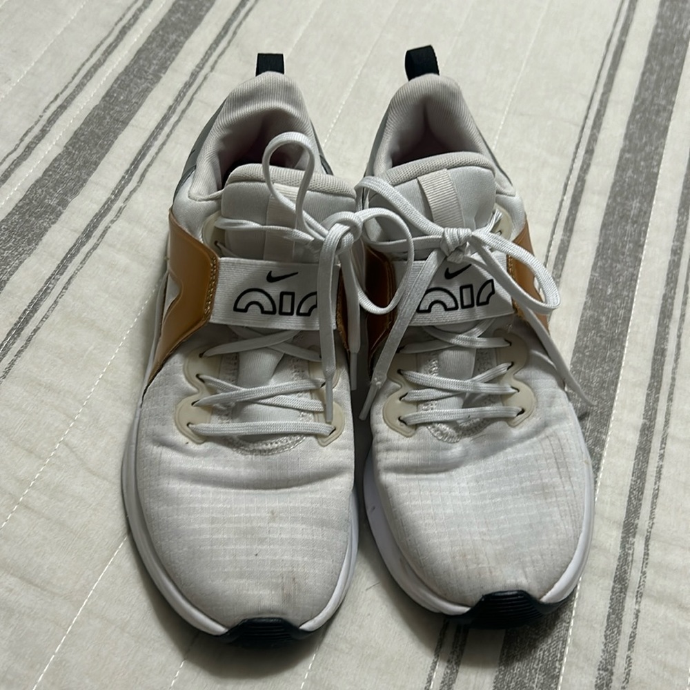 EUC Nike Air Max Bella Women’s size 8